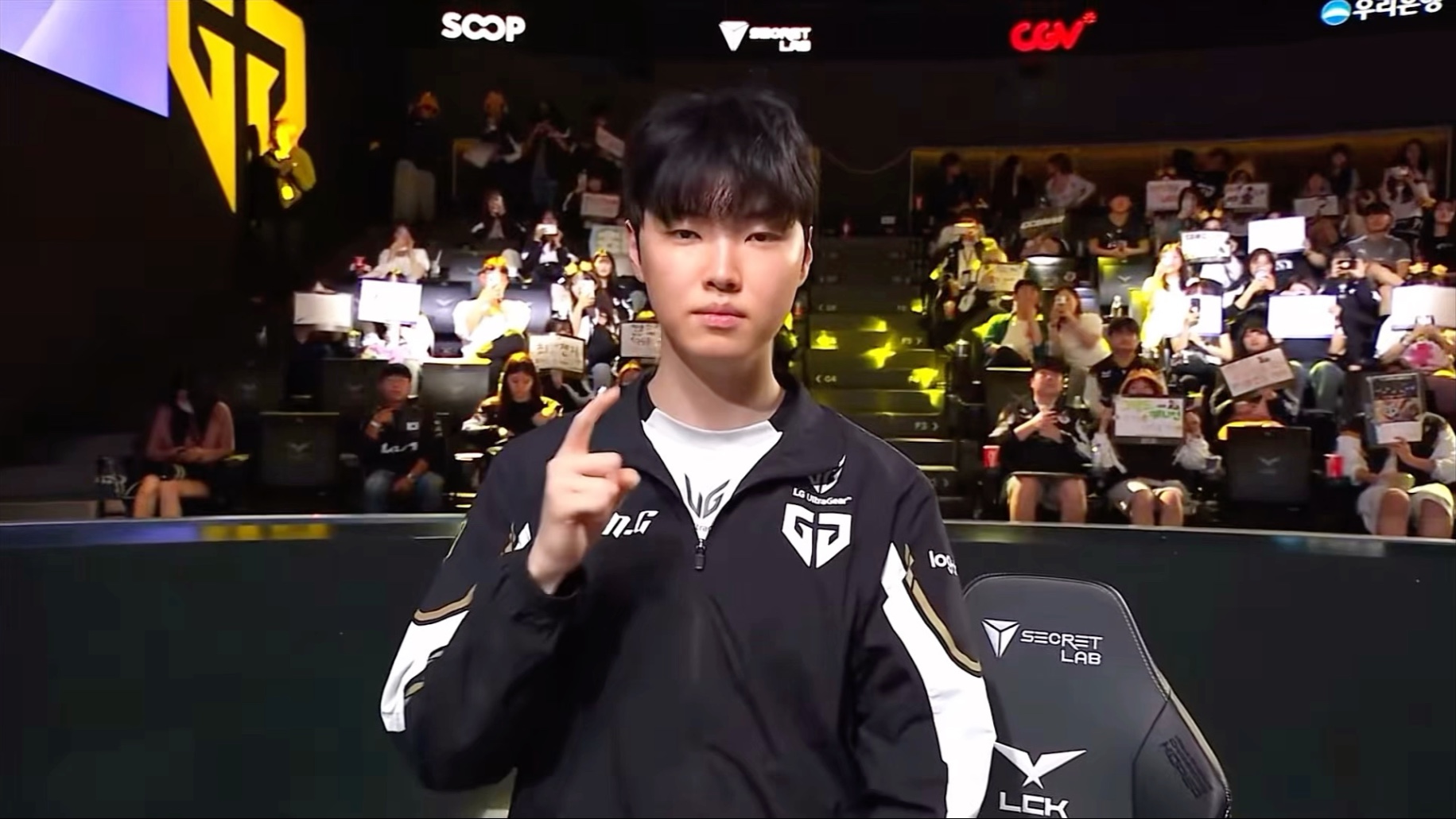 DK轻取CLG，Faker单局斩获MVP宿敌对决全球总决赛，强势挺进下一轮