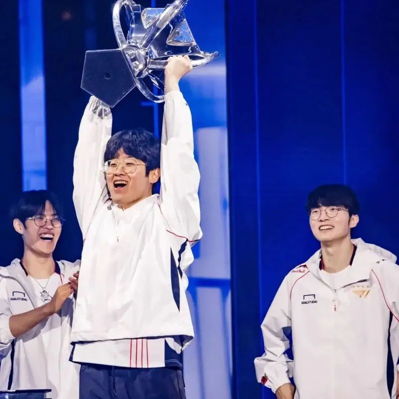 EG血洗PSG，Faker单局斩获MVP顶尖较量全球总决赛，技惊四座