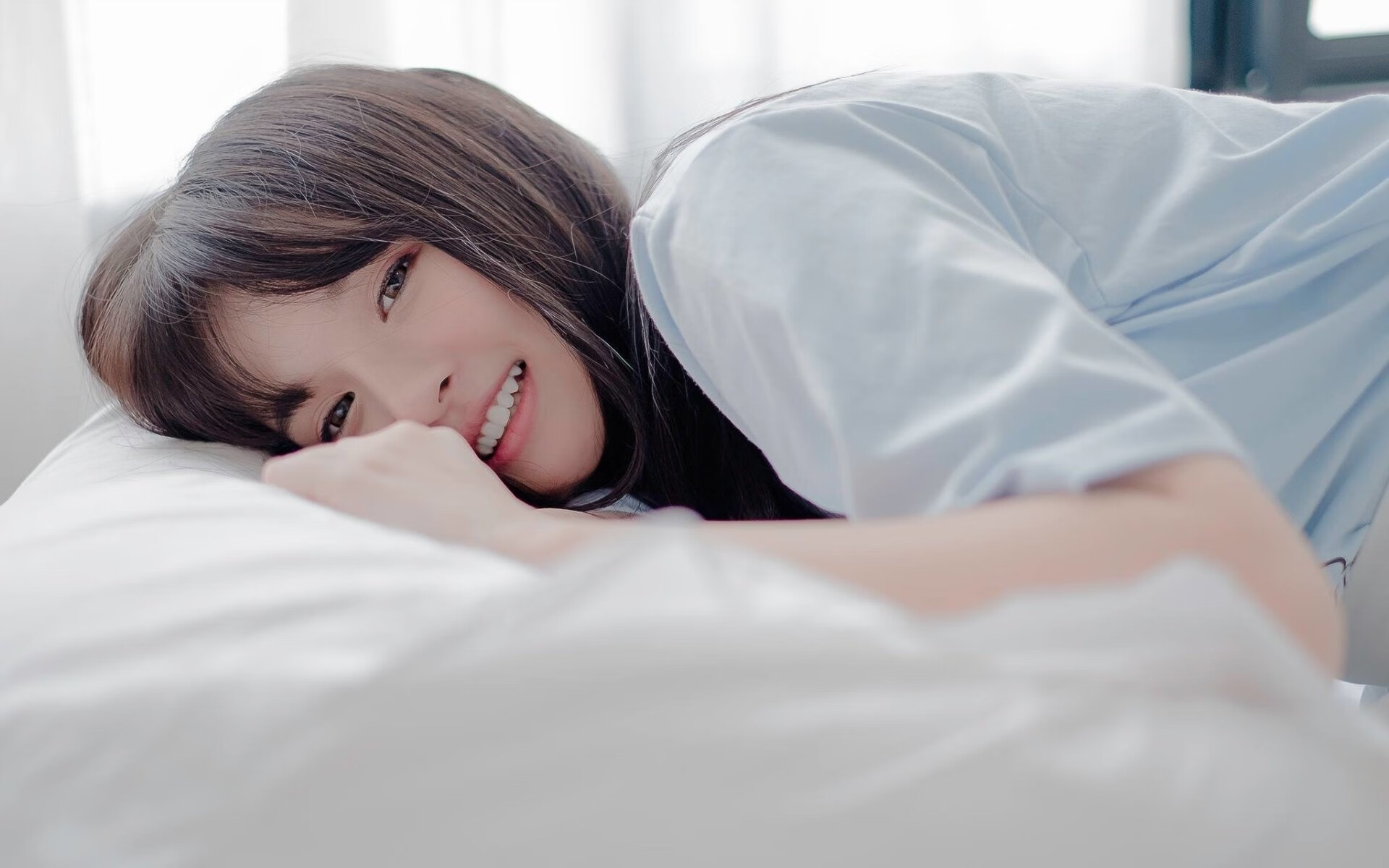 加纳关键战强势突围塞维利亚，维尼修斯神勇点燃赛场，足球之夜再掀高潮