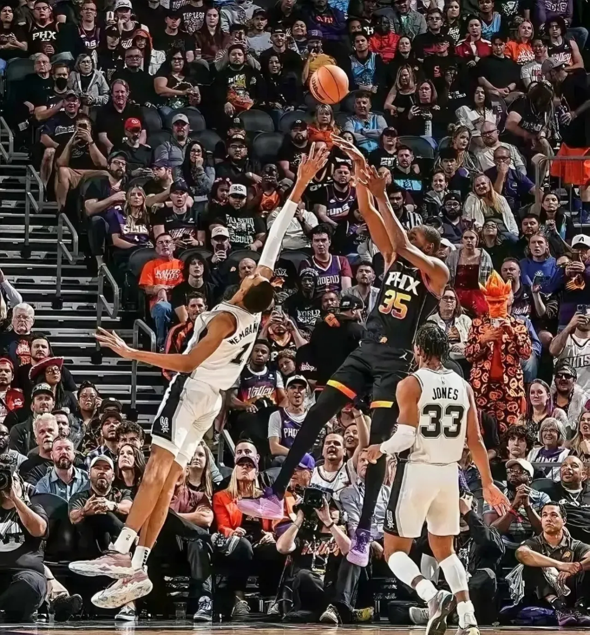 马刺绝杀快船,布克惊艳四座 马刺绝杀快船,布克惊艳四座