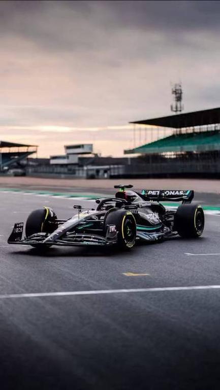 威廉姆斯险胜哈斯车队，汉密尔顿带队取胜