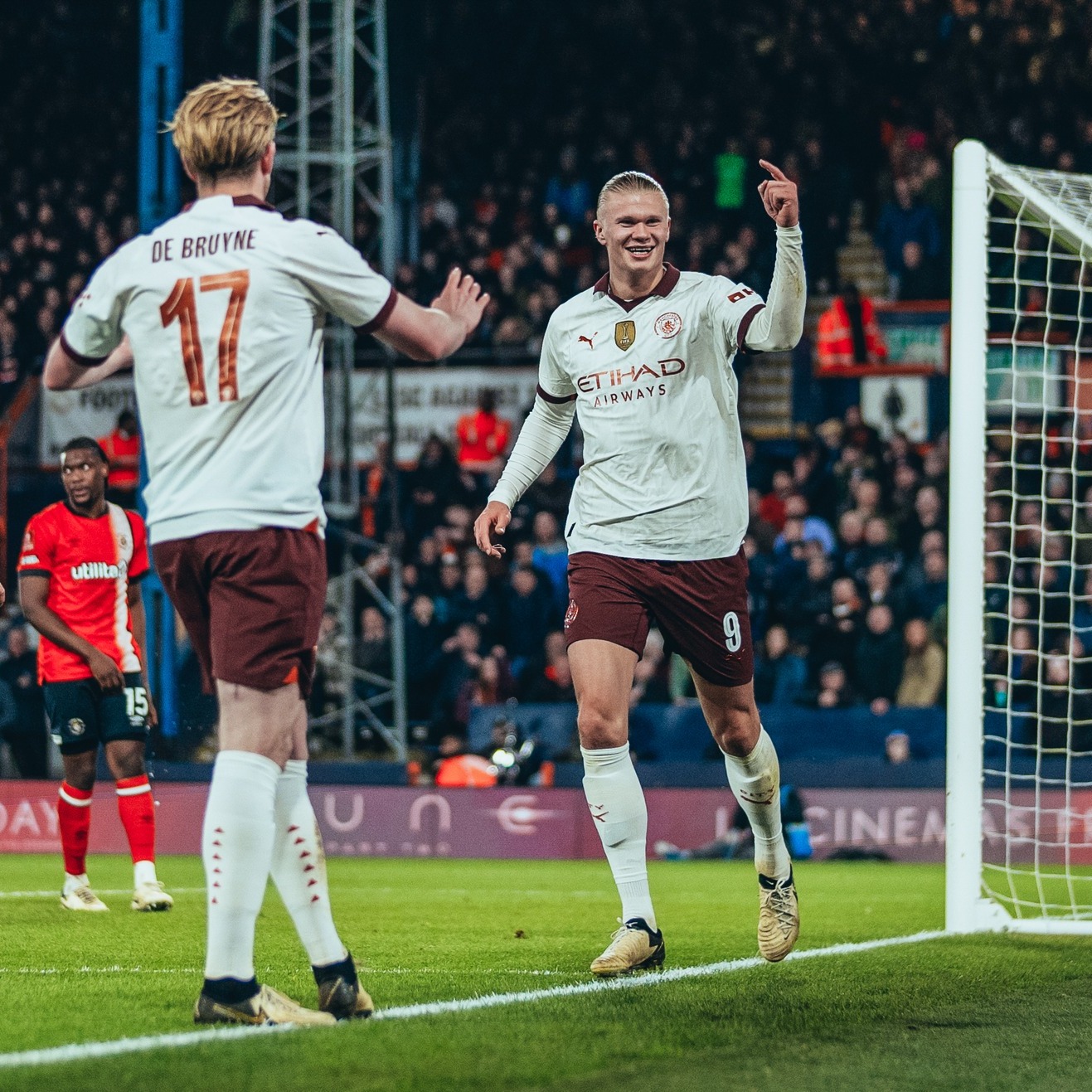 摩洛哥险胜曼城，哈兰德点燃赛场