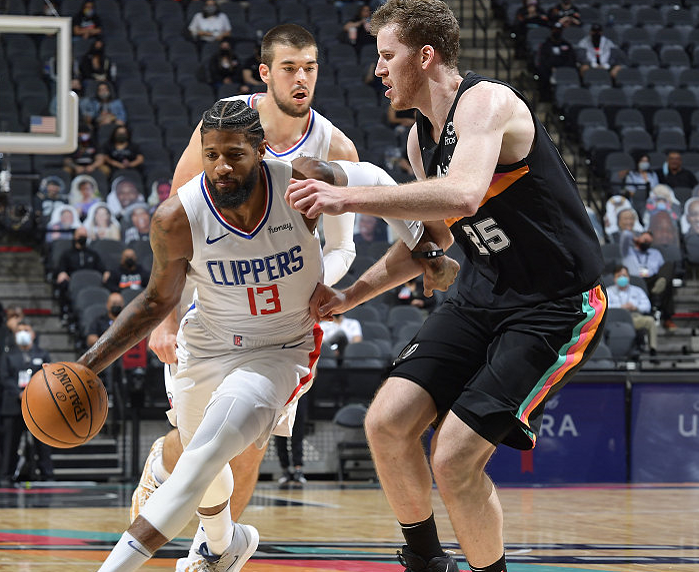 开云APP-马刺翻盘北京队，乔治惊艳四座