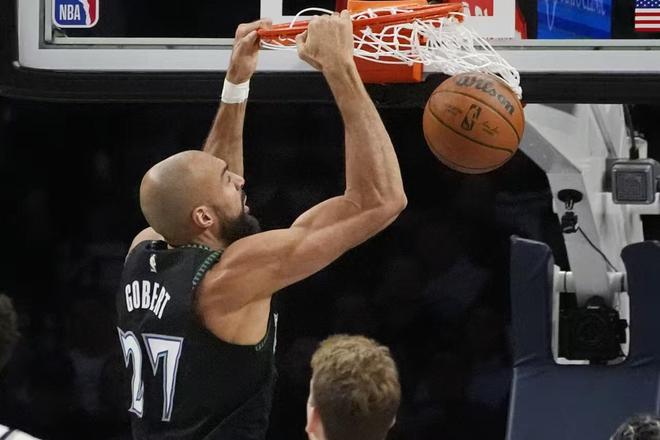 魔术逆转雄鹿，戈贝尔统治全场