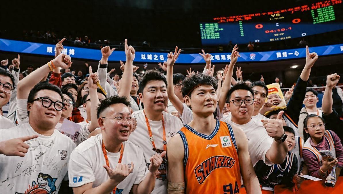 广州队绝杀爵士，王哲林点燃赛场